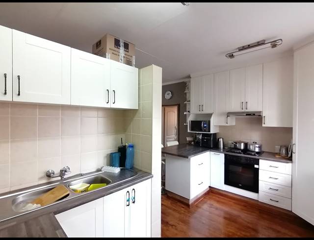 2 BEDROOM TOWNHOUSE FOR SALE IN MEIRINGSPARK EXT 4